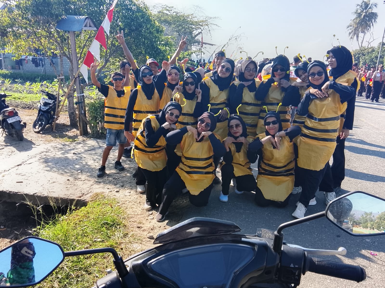LOMBA GERAK JALAN ANTAR RT DI DESA SAVANAJAYA